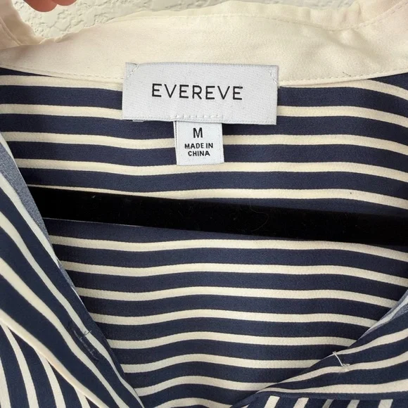 Evereve Julia Stripe Satin Shirt Medium - Picture 7 of 7